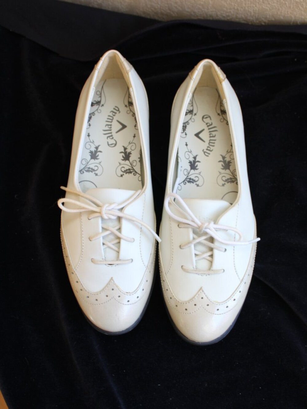 Callaway Womens White Golf Shoes Size 6 Lace-Up Leather Wingtip Sole Spikes
